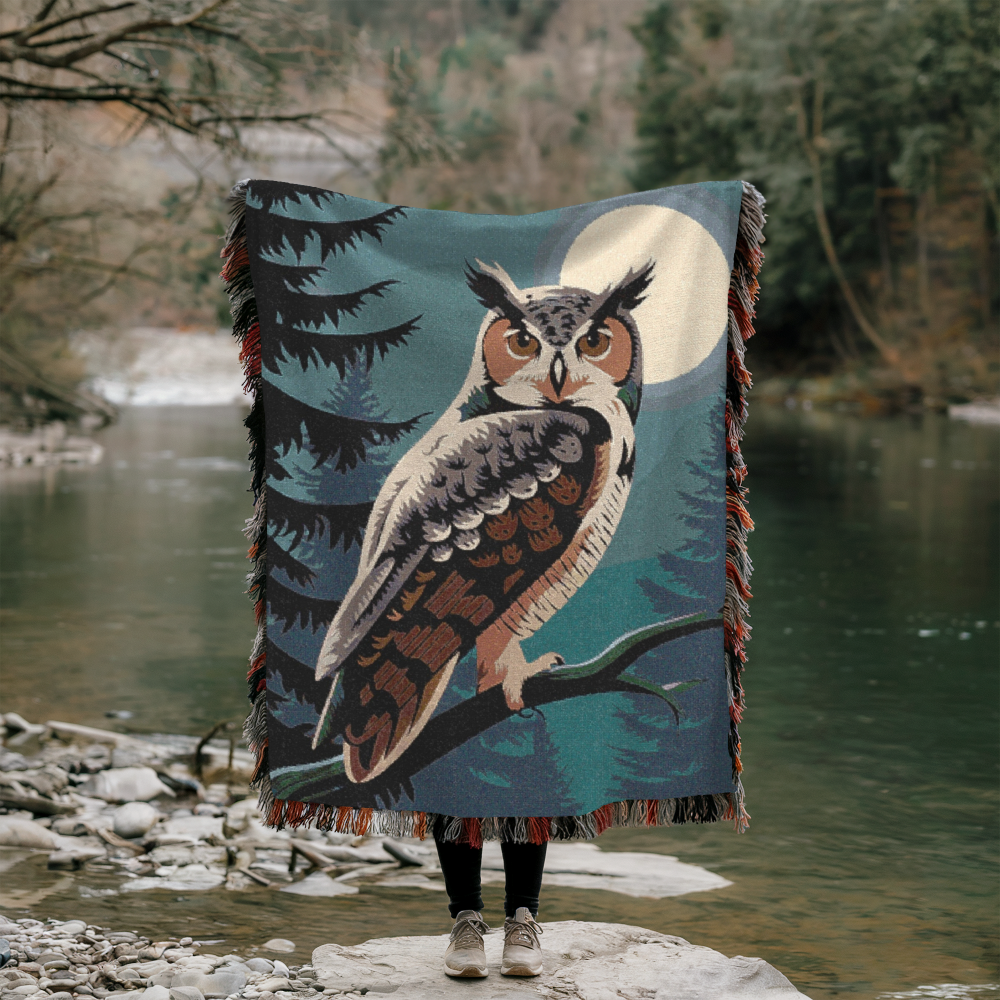 Great Horned Owl Woven Blanket - Cozy Throw Blanket for Nature Lovers